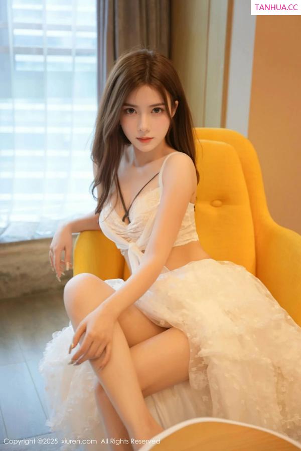   [XiuRen]高清写真图 2025.09.22 No.10791 拍黄瓜girl 白色连衣裙第18张图片